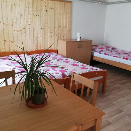 Dum U Reky Apartment Vyssi Brod Luaran gambar